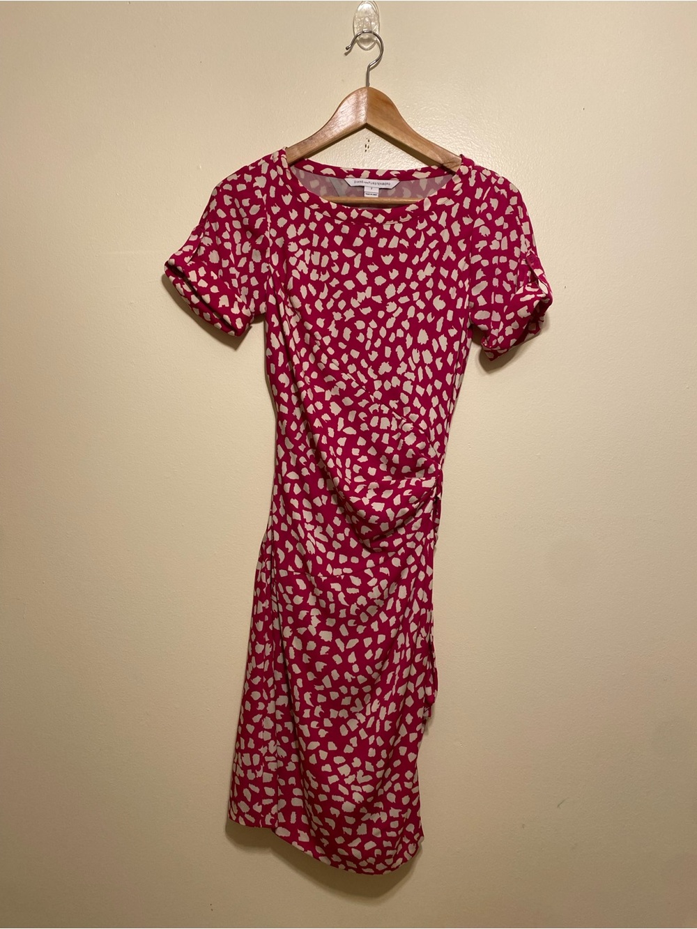 Diane Von Furstenberg Silk Blend Fuchsia and Cream Printed Midi Dress. Size 2